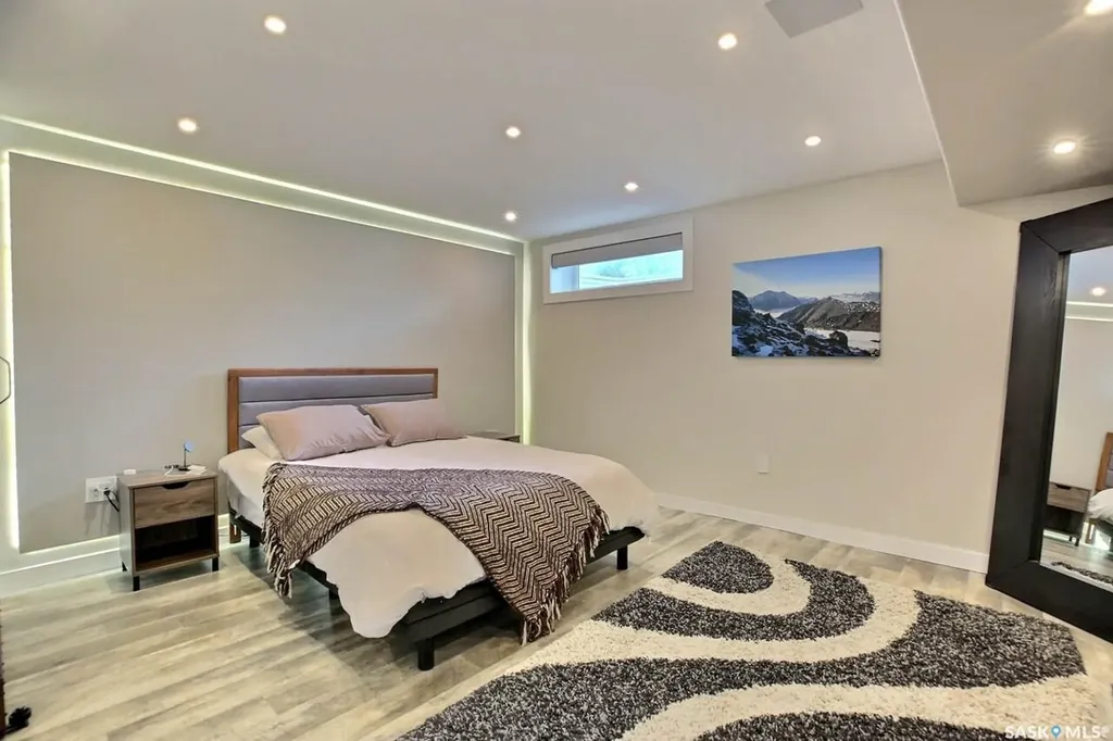 1558 Dewdney Bay E Regina SK S4Z 1A7