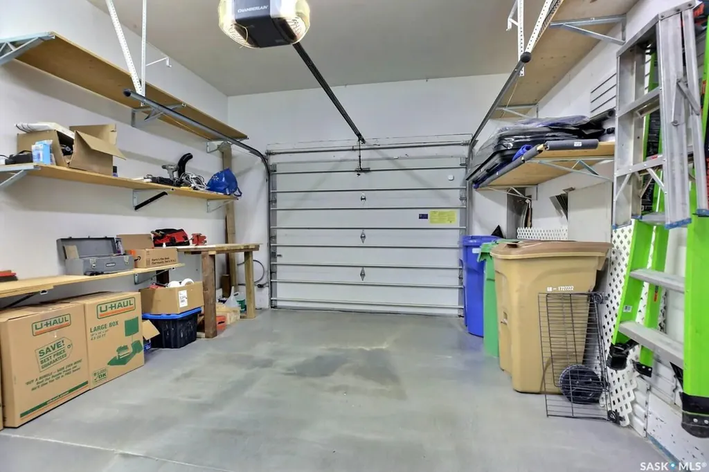 1558 Dewdney Bay E Regina SK S4Z 1A7