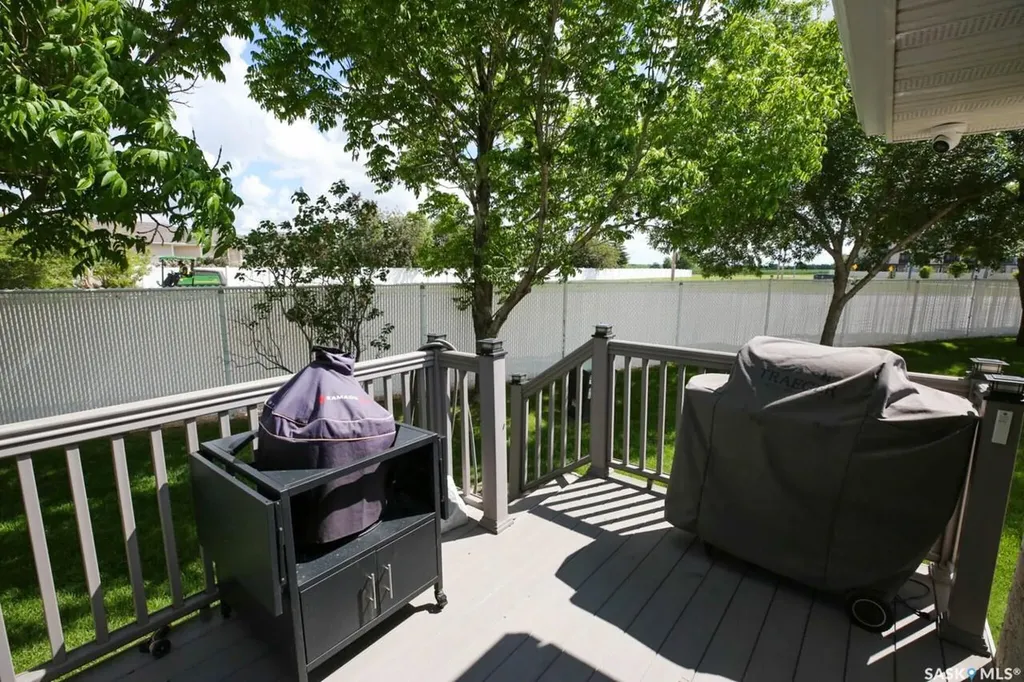 1558 Dewdney Bay E Regina SK S4Z 1A7