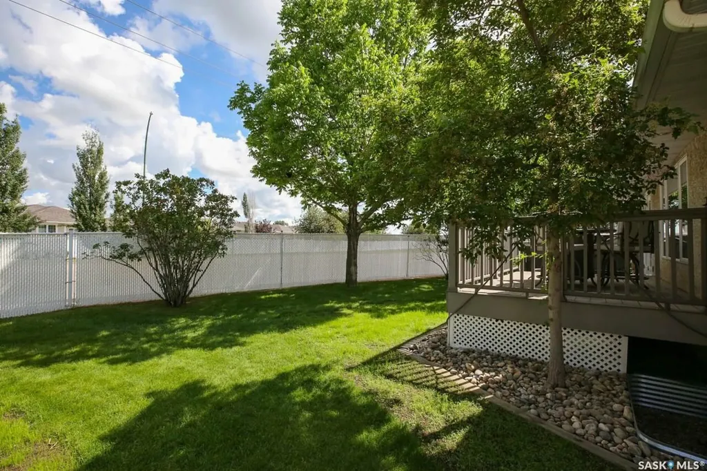 1558 Dewdney Bay E Regina SK S4Z 1A7