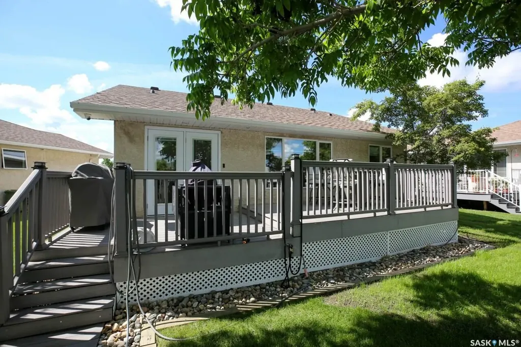 1558 Dewdney Bay E Regina SK S4Z 1A7