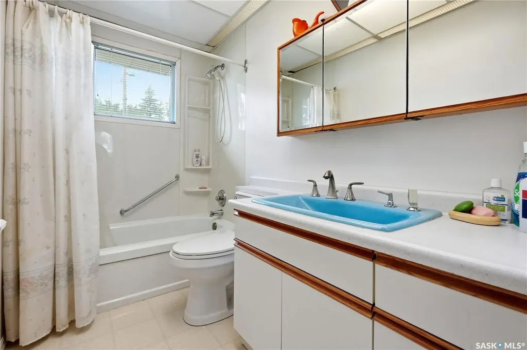 32 Mathieu Crescent Regina SK S4R 3J2