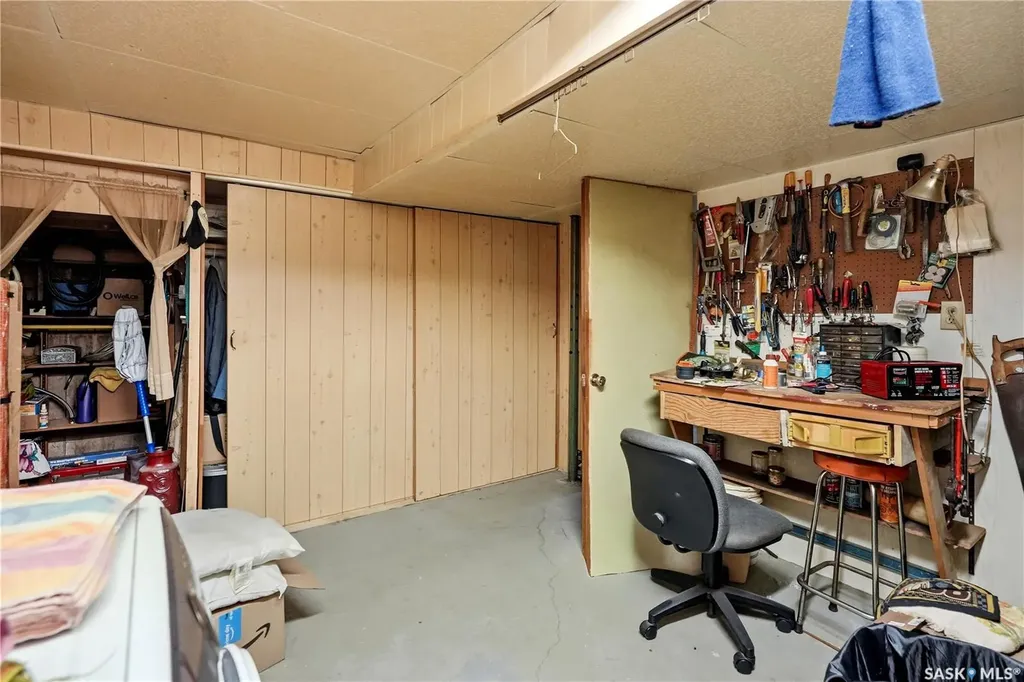 32 Mathieu Crescent Regina SK S4R 3J2