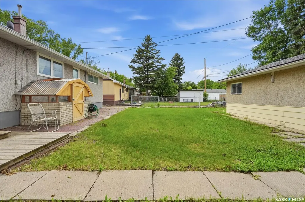 32 Mathieu Crescent Regina SK S4R 3J2