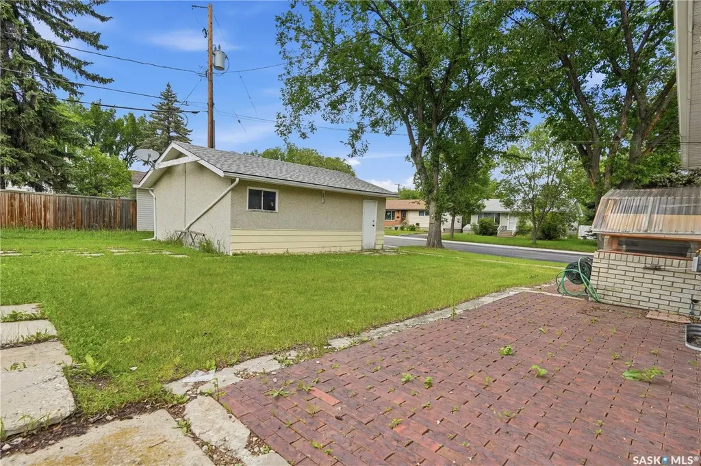 32 Mathieu Crescent Regina SK S4R 3J2