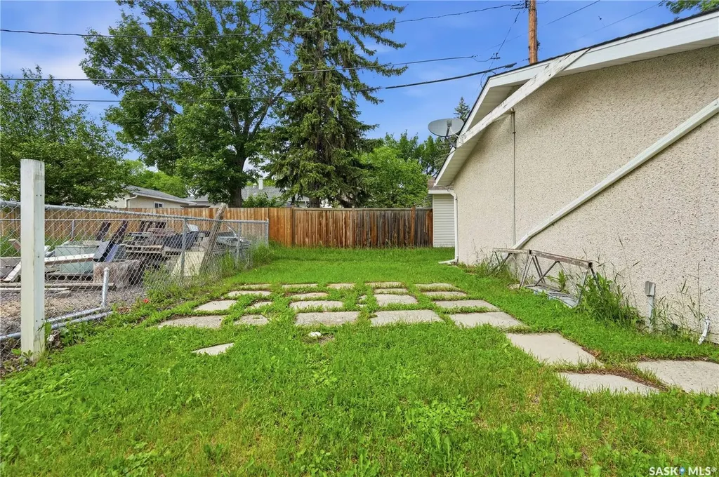 32 Mathieu Crescent Regina SK S4R 3J2