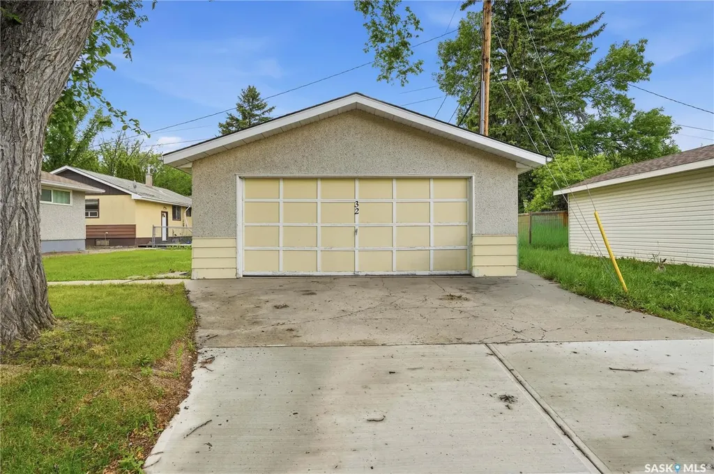 32 Mathieu Crescent Regina SK S4R 3J2