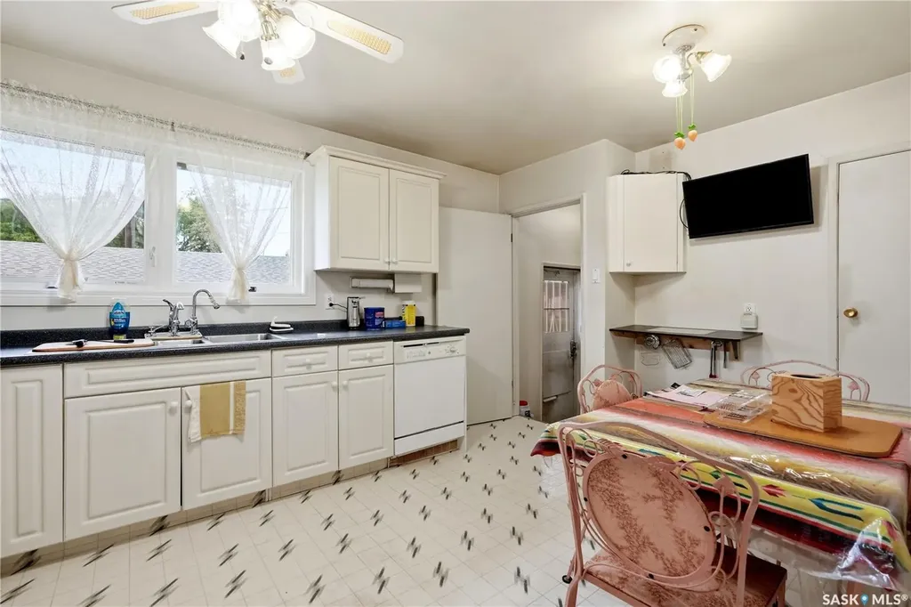 32 Mathieu Crescent Regina SK S4R 3J2
