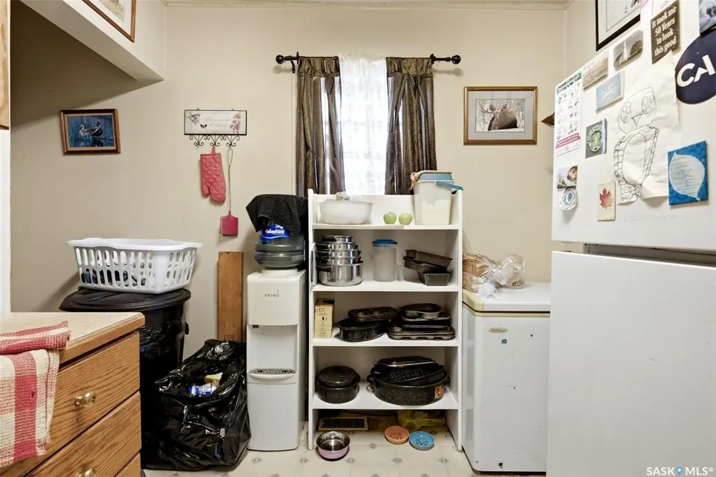 1205 Mctavish Street Regina SK S4T 3V8