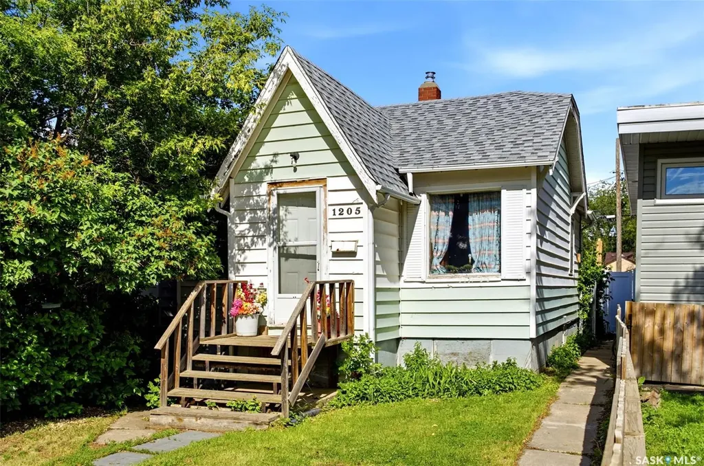 1205 Mctavish Street Regina SK S4T 3V8