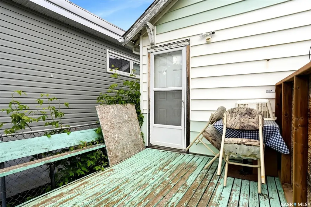 1205 Mctavish Street Regina SK S4T 3V8