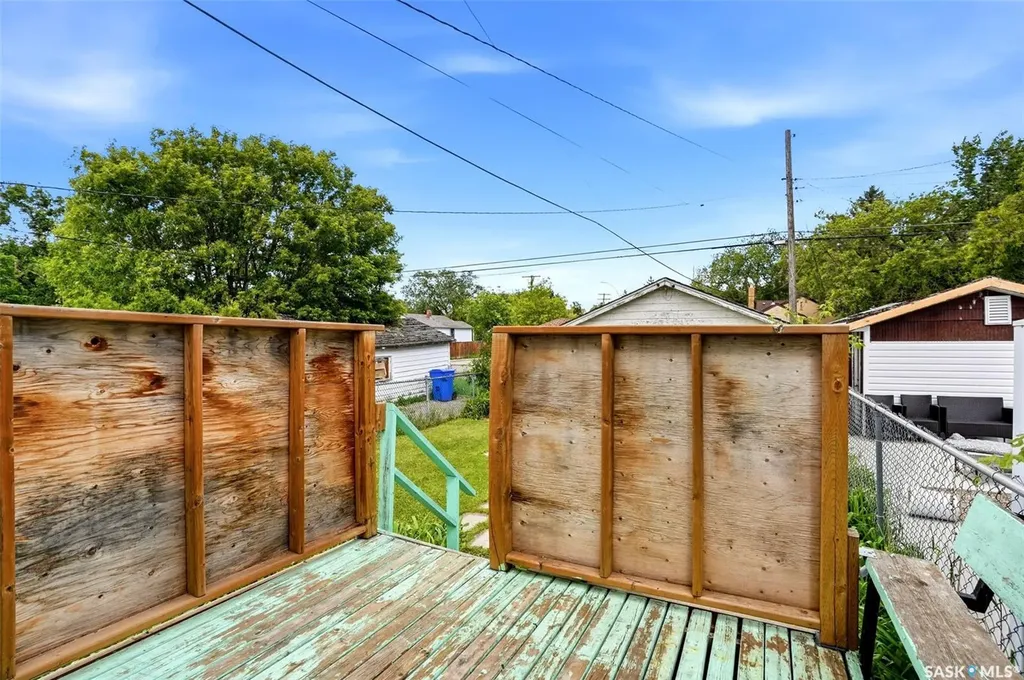 1205 Mctavish Street Regina SK S4T 3V8