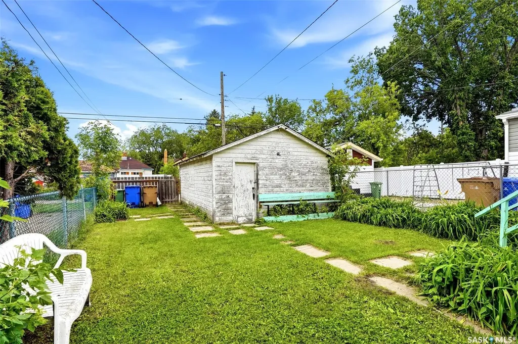 1205 Mctavish Street Regina SK S4T 3V8