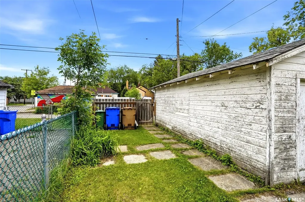 1205 Mctavish Street Regina SK S4T 3V8