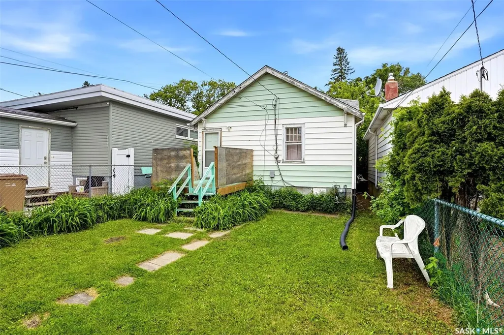 1205 Mctavish Street Regina SK S4T 3V8
