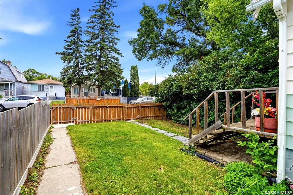 1205 Mctavish Street Regina SK S4T 3V8
