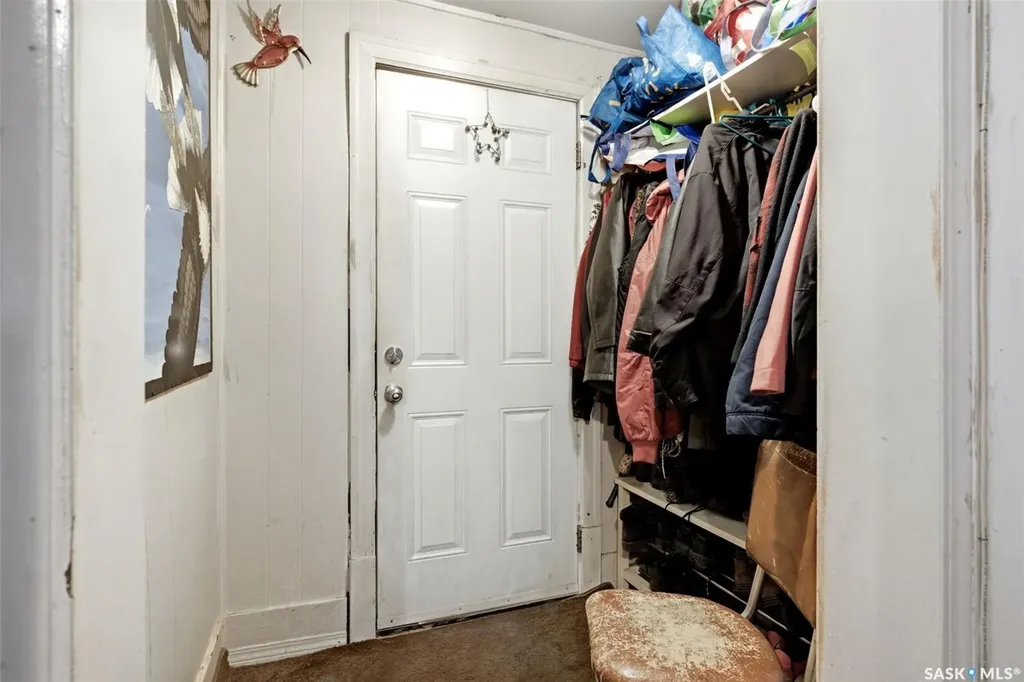 1205 Mctavish Street Regina SK S4T 3V8