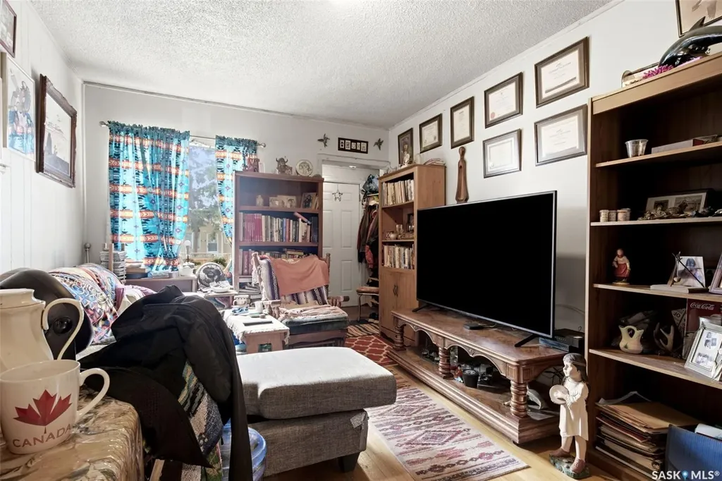 1205 Mctavish Street Regina SK S4T 3V8