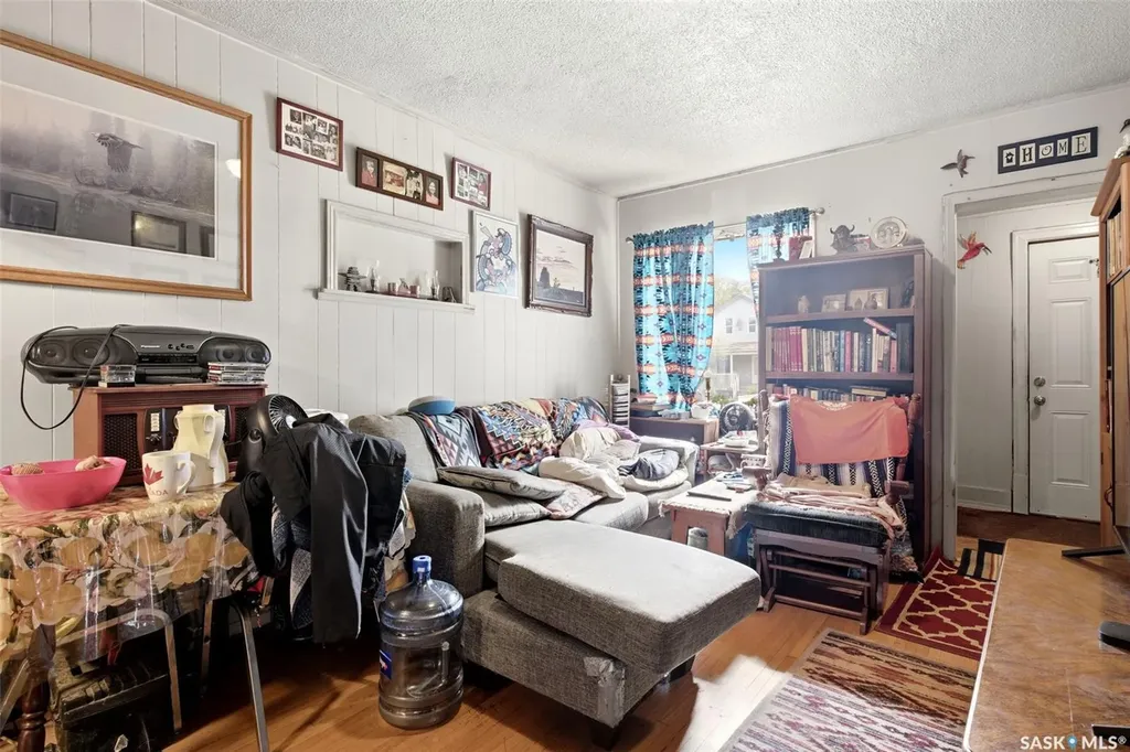 1205 Mctavish Street Regina SK S4T 3V8