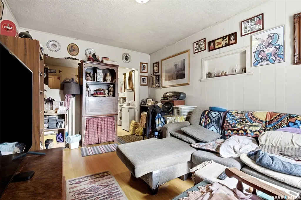 1205 Mctavish Street Regina SK S4T 3V8