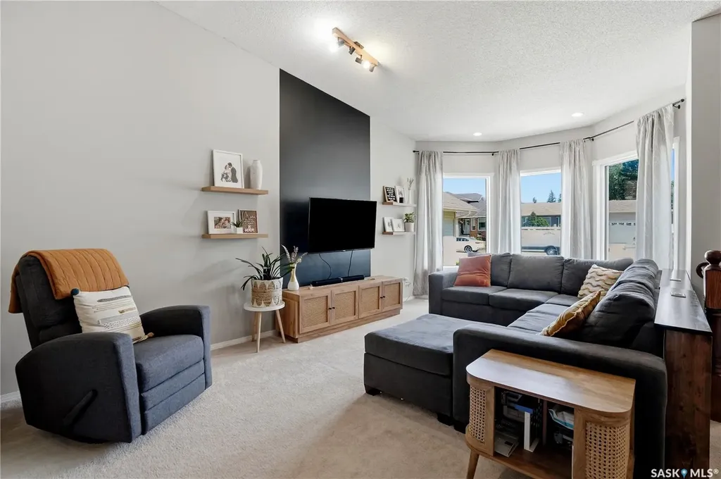 3342 Linden Grove Regina SK S4V 2N7