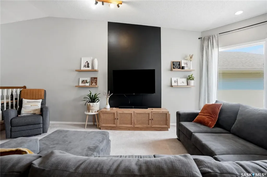 3342 Linden Grove Regina SK S4V 2N7