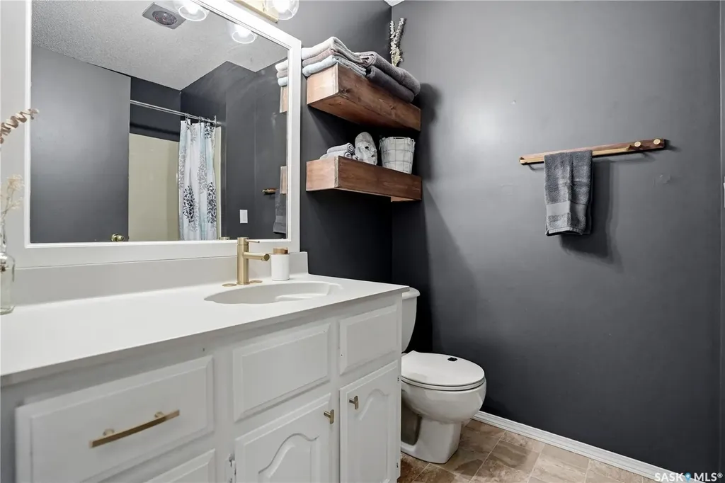 3342 Linden Grove Regina SK S4V 2N7