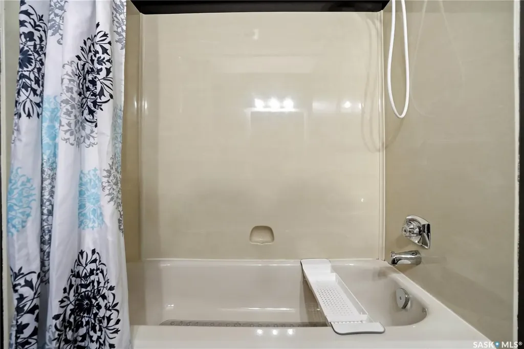 3342 Linden Grove Regina SK S4V 2N7