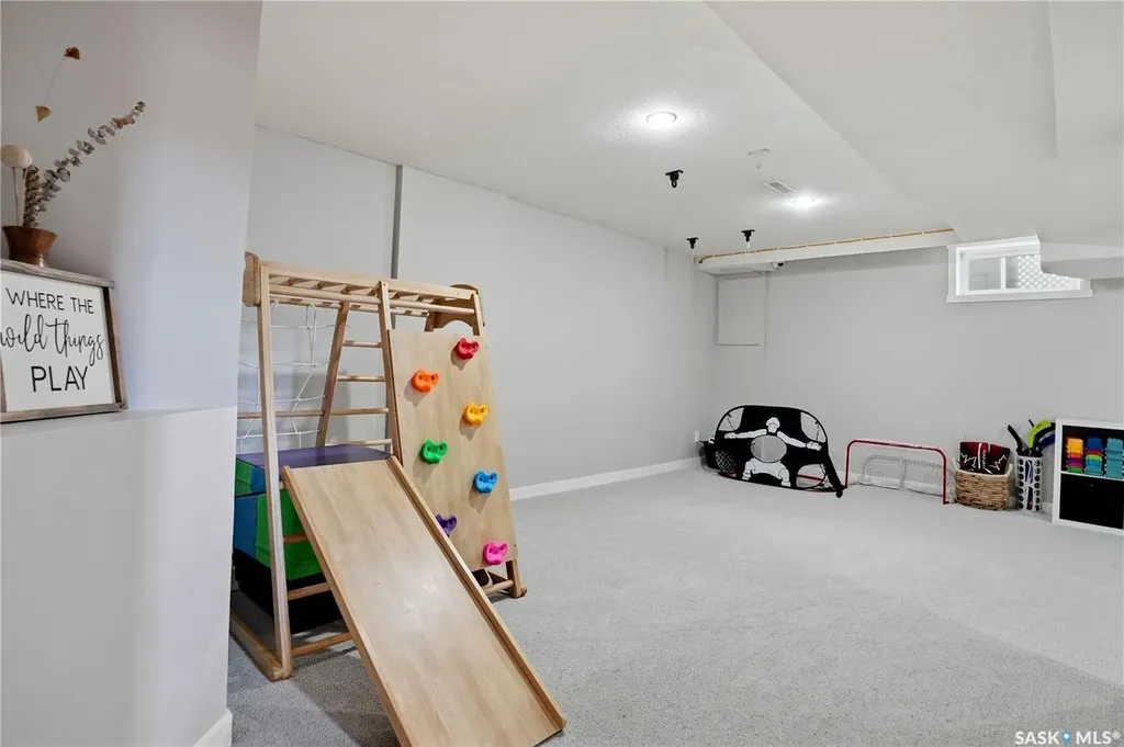 3342 Linden Grove Regina SK S4V 2N7