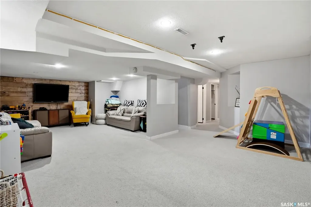 3342 Linden Grove Regina SK S4V 2N7