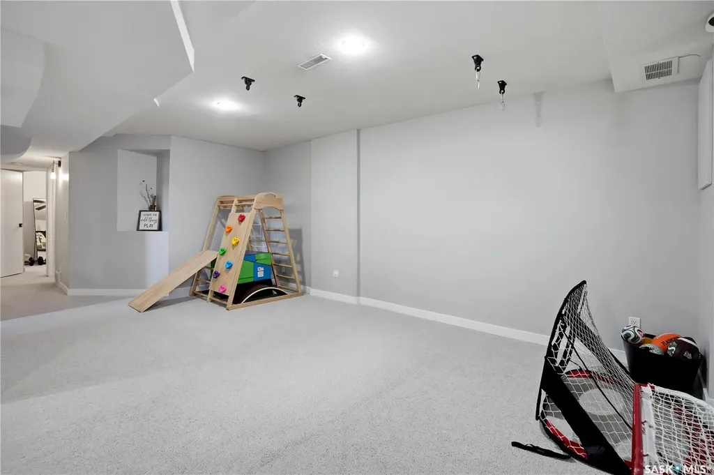 3342 Linden Grove Regina SK S4V 2N7