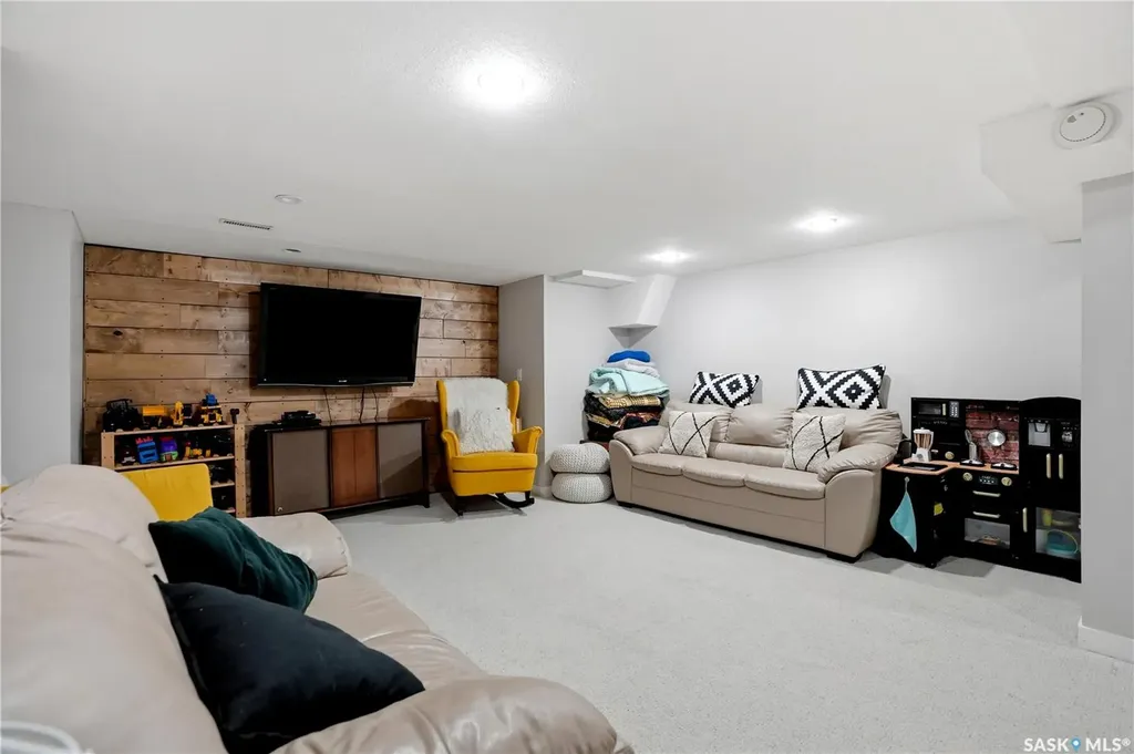 3342 Linden Grove Regina SK S4V 2N7