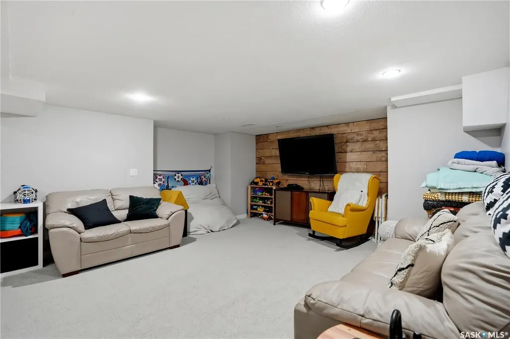 3342 Linden Grove Regina SK S4V 2N7