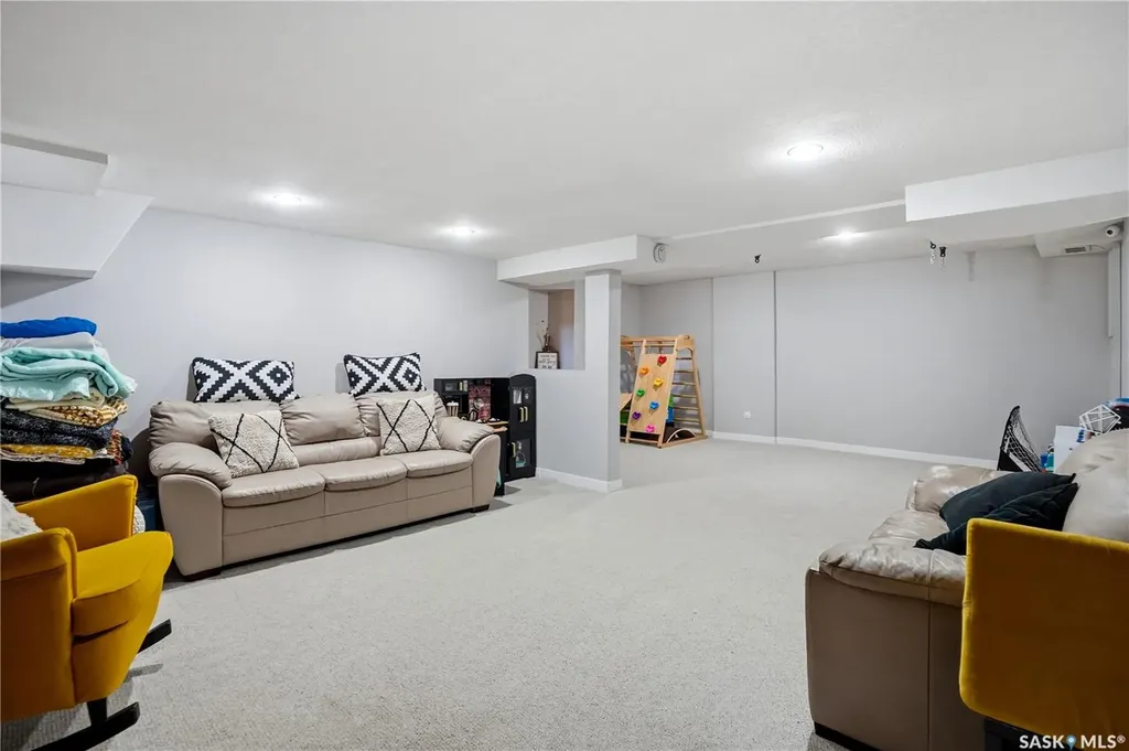 3342 Linden Grove Regina SK S4V 2N7
