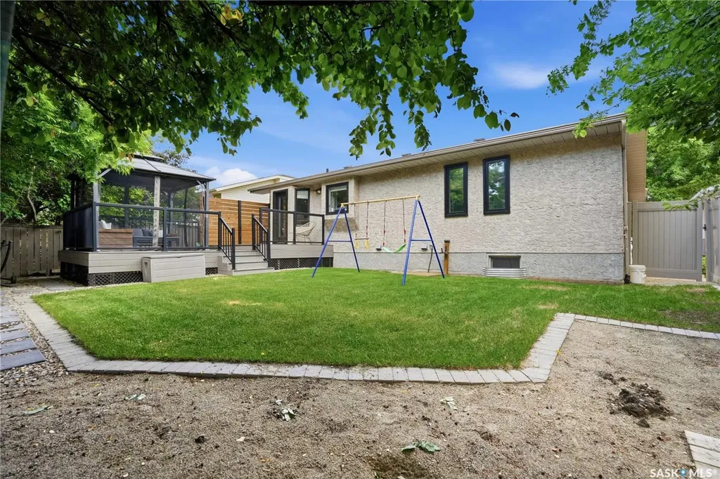 3342 Linden Grove Regina SK S4V 2N7