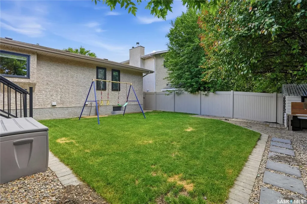 3342 Linden Grove Regina SK S4V 2N7