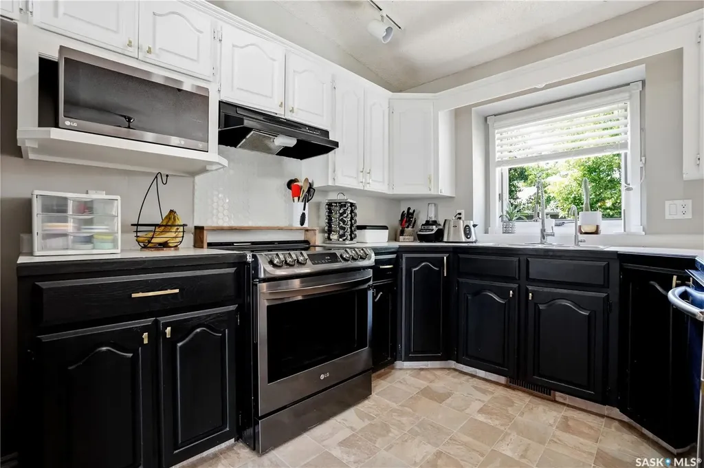3342 Linden Grove Regina SK S4V 2N7