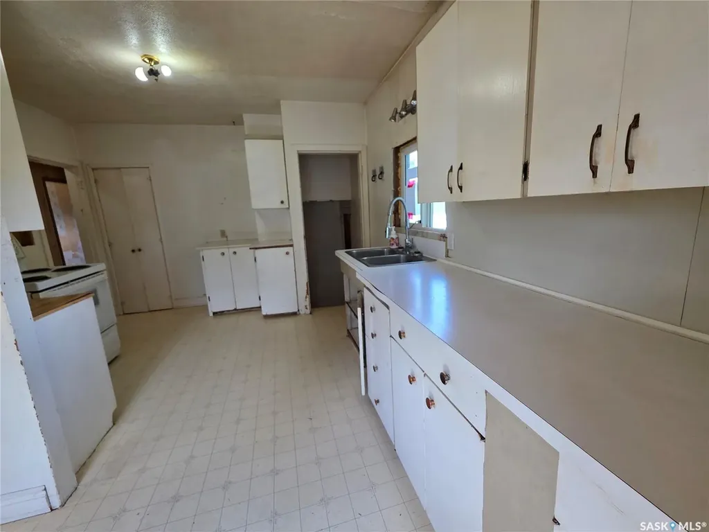 89 8th Avenue NE Swift Current SK S9H 2P2