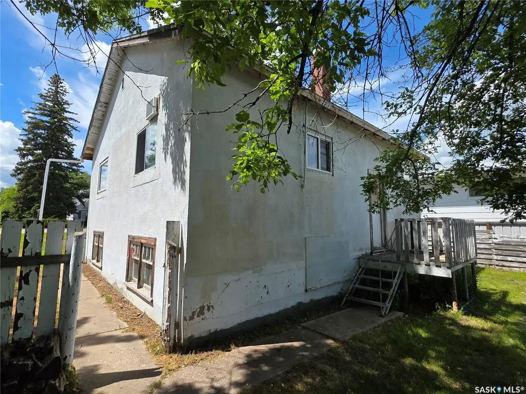 89 8th Avenue NE Swift Current SK S9H 2P2