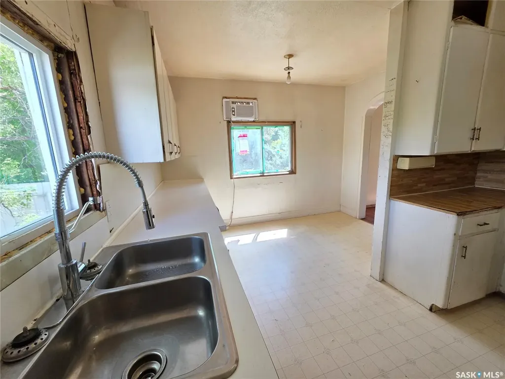 89 8th Avenue NE Swift Current SK S9H 2P2