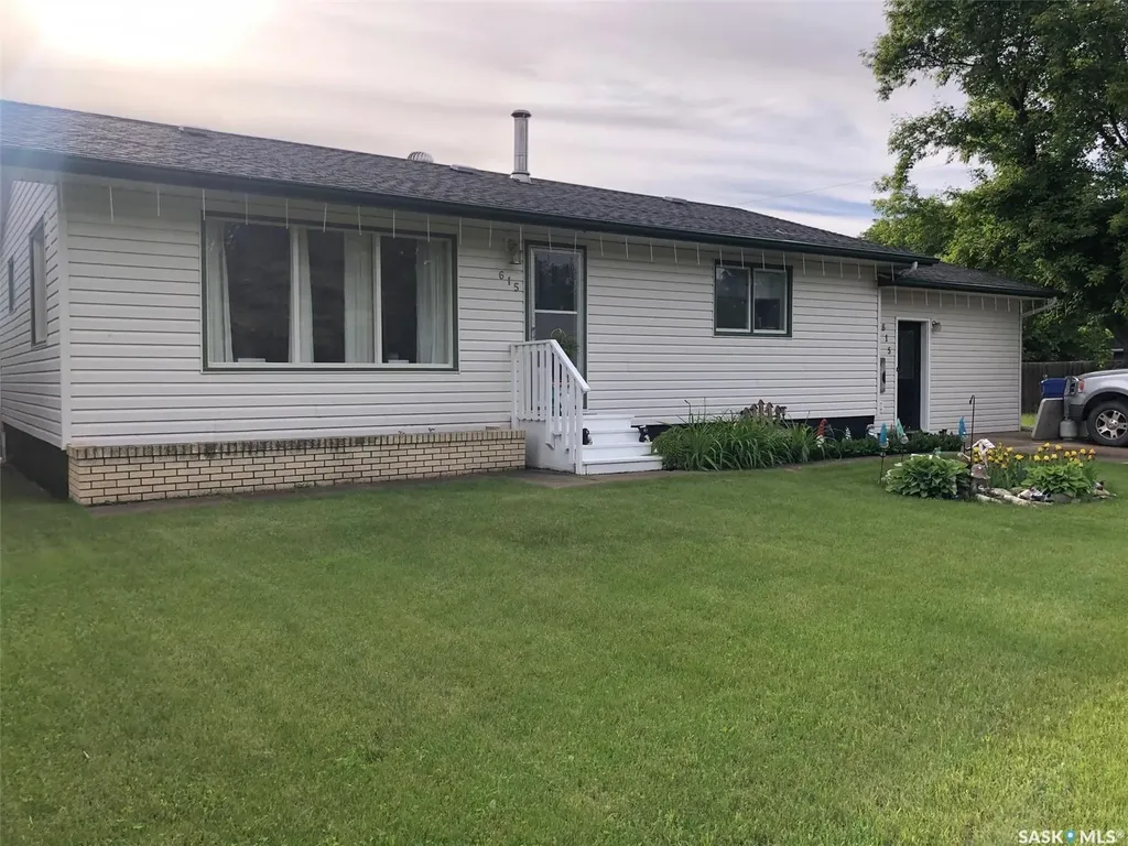 615 Mary Street Canora SK S0A 0L0