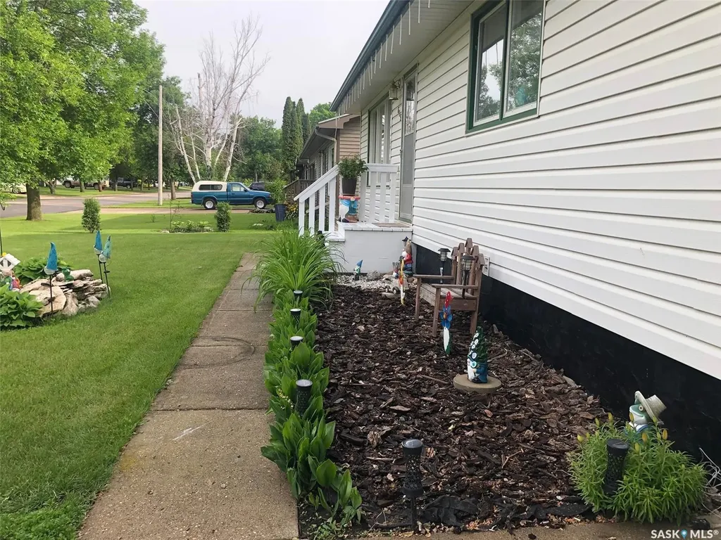 615 Mary Street Canora SK S0A 0L0