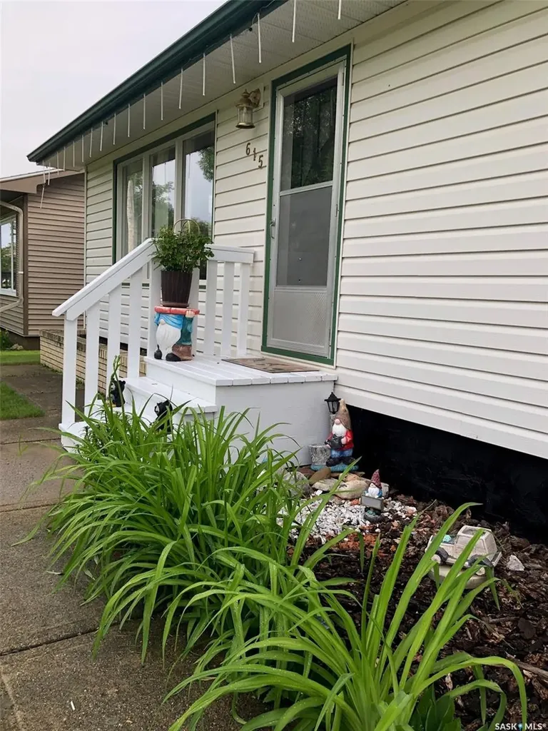 615 Mary Street Canora SK S0A 0L0