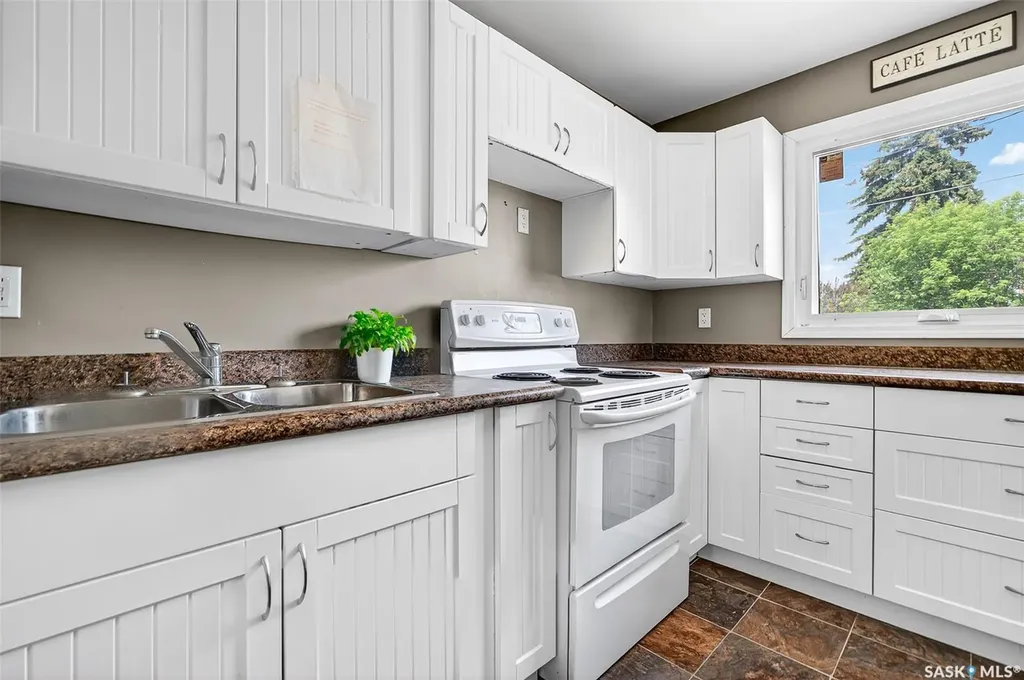 524 Saskatchewan Street W Moose Jaw SK S6H 0V5