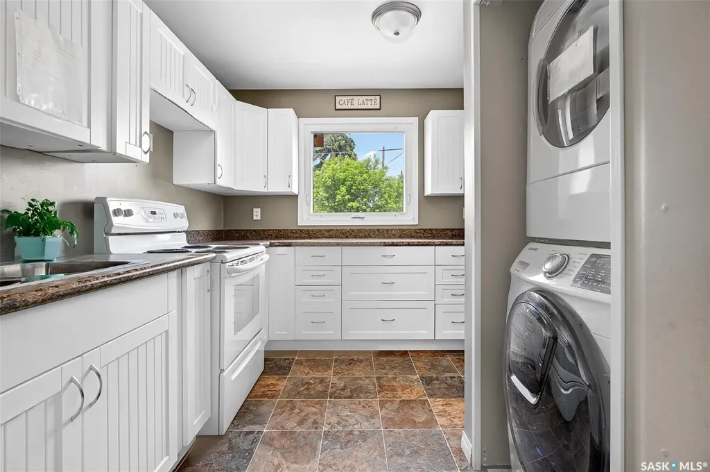524 Saskatchewan Street W Moose Jaw SK S6H 0V5