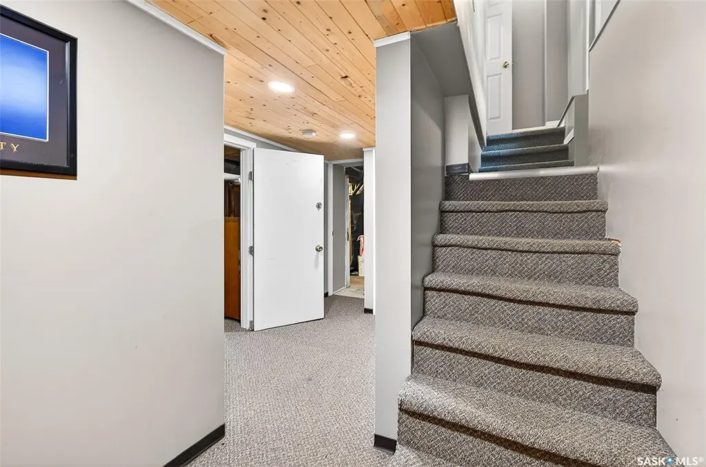 524 Saskatchewan Street W Moose Jaw SK S6H 0V5