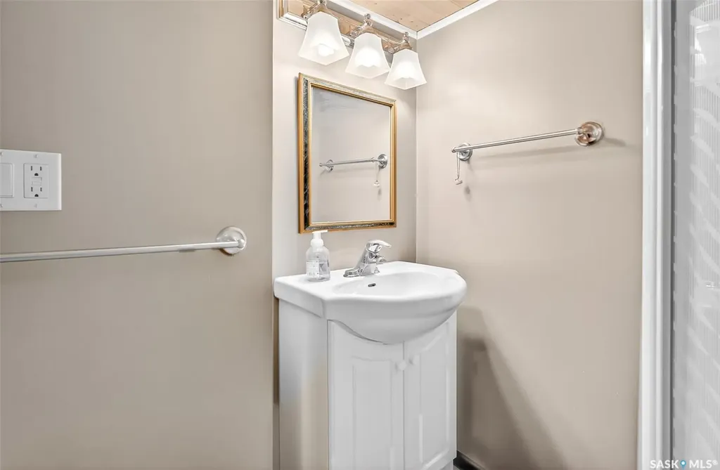 524 Saskatchewan Street W Moose Jaw SK S6H 0V5
