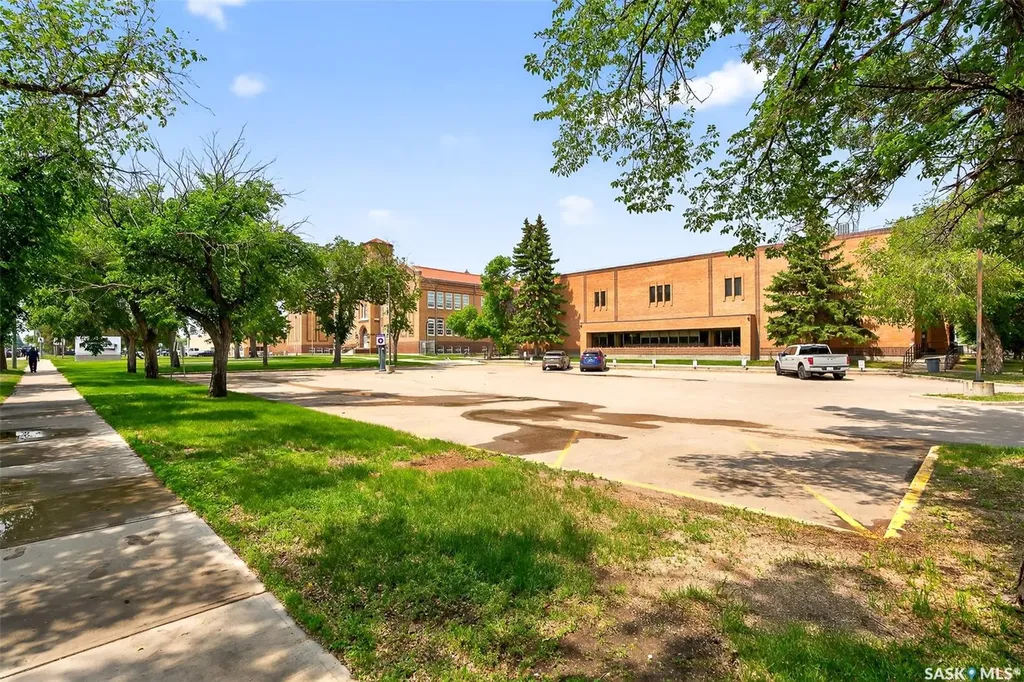 524 Saskatchewan Street W Moose Jaw SK S6H 0V5