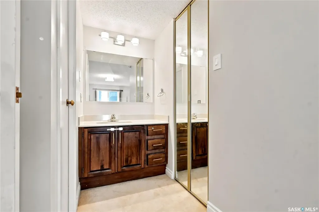 315 5th Avenue N Saskatoon SK S7K 5Z8