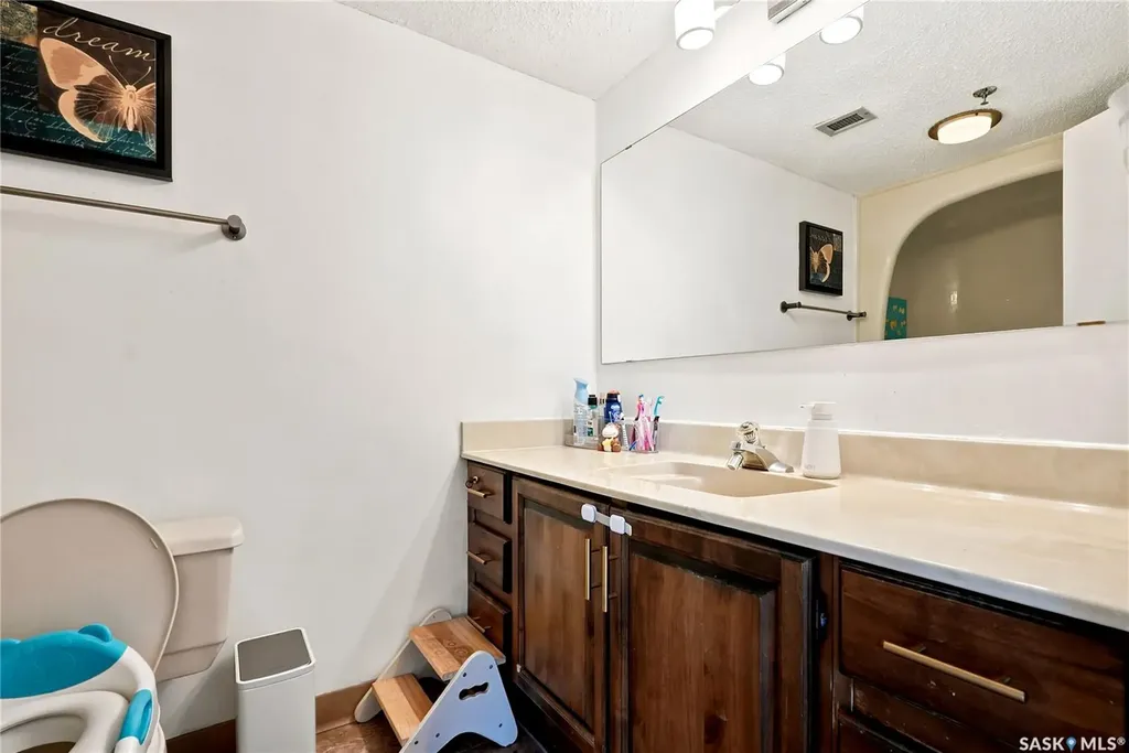 315 5th Avenue N Saskatoon SK S7K 5Z8